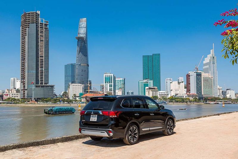 Mitsubishi Outlander thế hệ mới sẽ dùng chung động cơ với Nissan X-Trail?