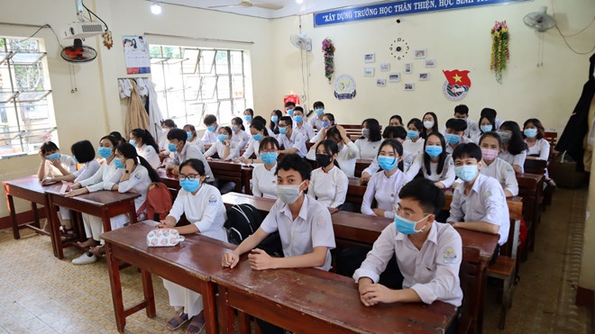 Bỏ quy định học sinh đeo khẩu trang trong lớp, không cần giãn cách lớp học