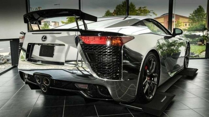 Lexus LFA phủ crôm 