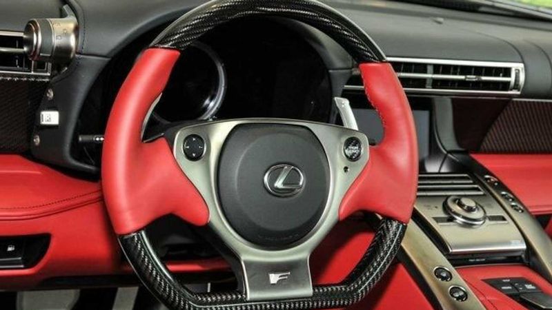 Lexus LFA phủ crôm 