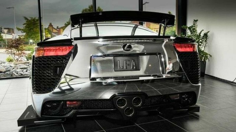 Lexus LFA phủ crôm 