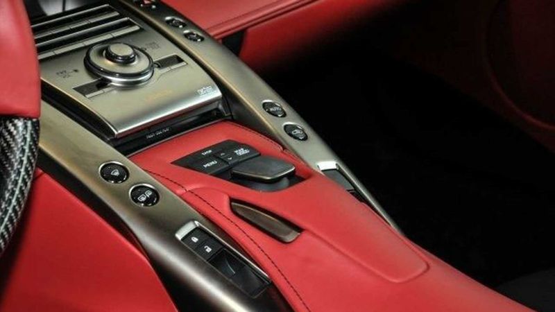 Lexus LFA phủ crôm 