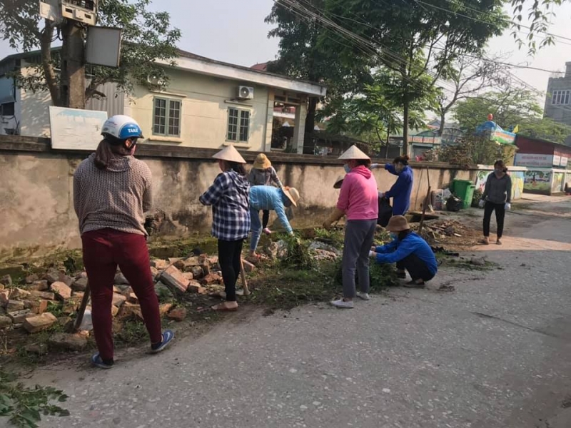 Tuổi trẻ huyện Phúc Thọ ra quân làm sạch môi trường