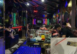 Quảng Ninh: Nhóm nam nữ "mở tiệc" ma túy tại quán karaoke