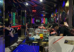 quang ninh nhom nam nu mo tiec ma tuy tai quan karaoke