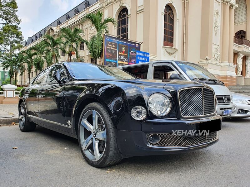 Bentley Mulsanne Speed đen huyền bí