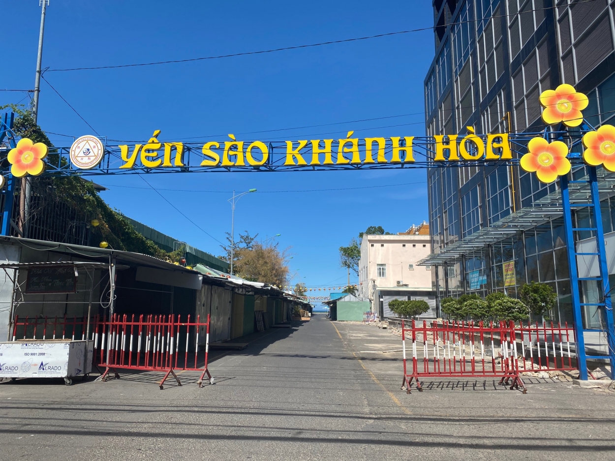 Hiện tại chợ đêm Nha Trang mới chỉ có 16 ki-ốt tiếp giáp với dự án Panorama Nha Trang được tháo dỡ di dời