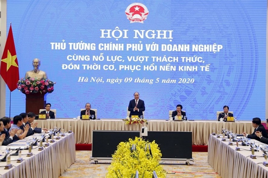 Thủ tướng: Các Bộ, ngành phải “xắn tay áo” tháo gỡ khó khăn cho doanh nghiệp