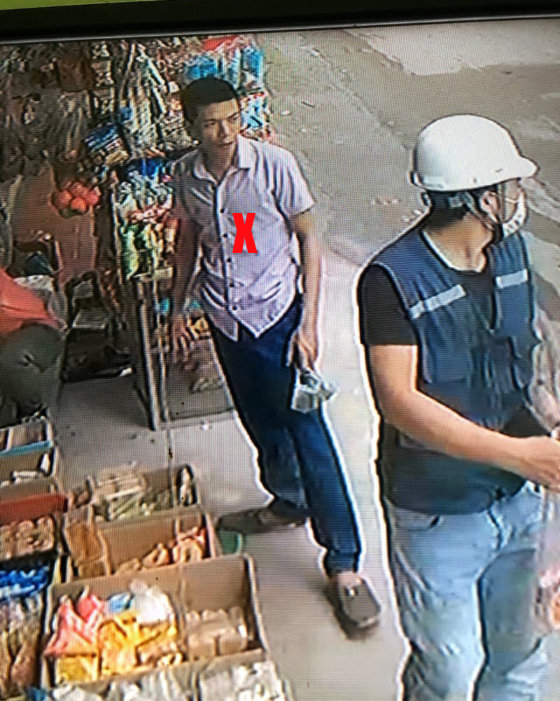 Camera ghi lại hình ảnh đối tượng Nguyễn Văn Dũng (dấu X) trước khi gây ra vụ cướp tài sản trên địa bàn quận Hà Đông, Hà Nội