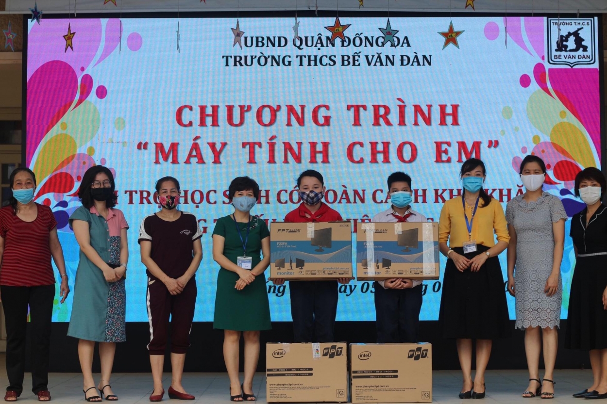 Trường THCS Bế Văn Đàn chia sẻ với học sinh có hoàn cảnh khó khăn