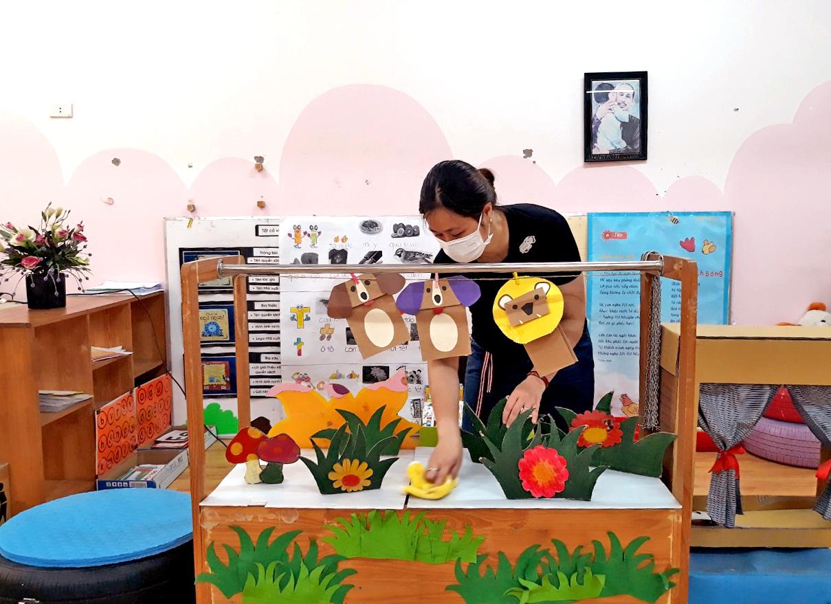 Bên cạnh đó, nhà trường cũng đã làm việc với Trưởng ban phụ huynh để thống nhất giờ đưa, đón trẻ theo từng khối nhà trẻ, mẫu giáo lớn, mẫu giáo bé nhằm tránh tụ quá đông trong một thời điểm và yêu cầu phụ huynh hết sức hỗ trợ nhà trường trong giai đoạn đầu khi các con được đến trường.