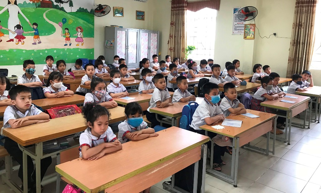 Học sinh trường Tiểu học Đông Hội hân hoan trở lại trường
