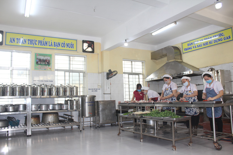 Tâm tư của phụ huynh trong ngày cho trẻ mầm non đi học trở lại