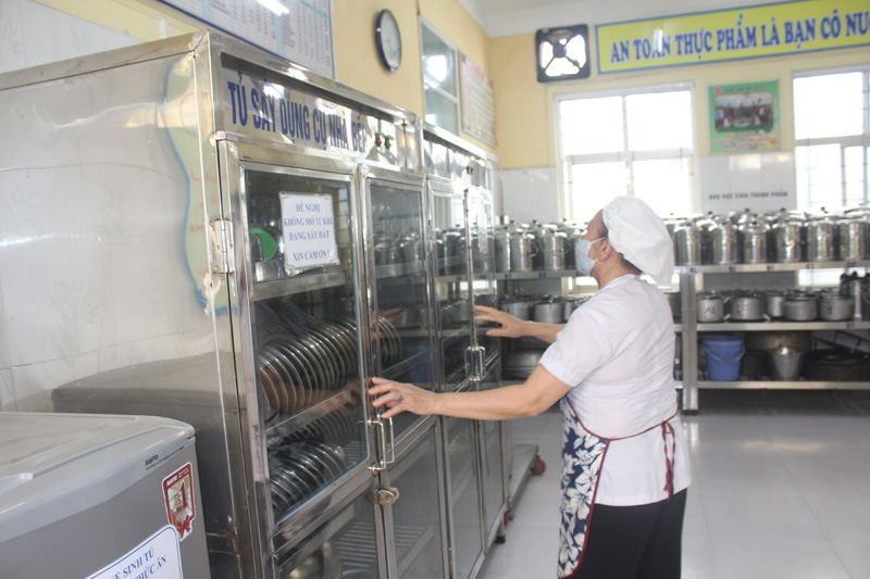 Khu vực bếp ăn của nhà trường luôn sạch sẽ...