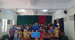 Tuổi trẻ quận Hà Đông tặng 50 suất quà tới trẻ em mồ côi