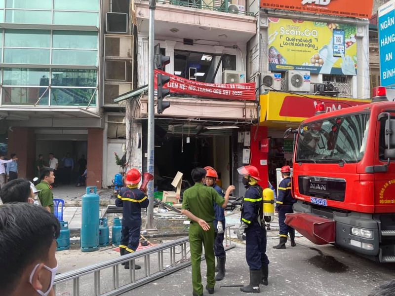 Hà Nội: Nổ bình gas tại nhà hàng ở phố Cửa Nam khiến 3 người nhập viện cấp cứu