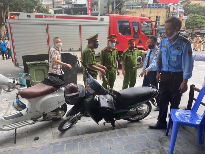 Lực lượng chức năng đang tiếp tục điều tra làm rõ vụ nổ tại số 32 phố Cửa Nam (phường Cửa Nam, quận Hoàn Kiếm, Hà Nội)