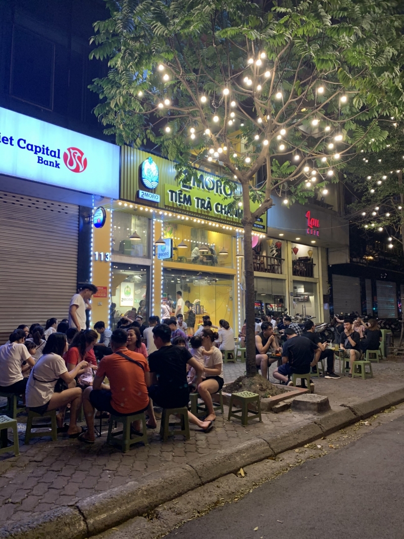Hình ảnh người dân lấn chiếm vỉa hè, lòng đường kinh doanh sau dịch Covid-19