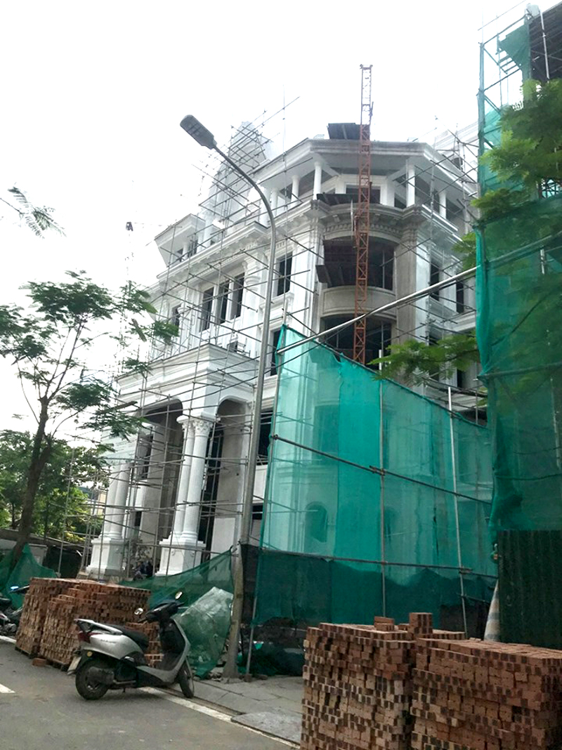 Công trình tại dự án đầu tư xây dựng nhà ở thấp tầng (phường Bồ Đề, quận Long Biên, Hà Nội) do Công ty CP Hóa chất Nhựa làm chủ đầu tư bị phản ánh vi phạm trật tự xây dựng?
