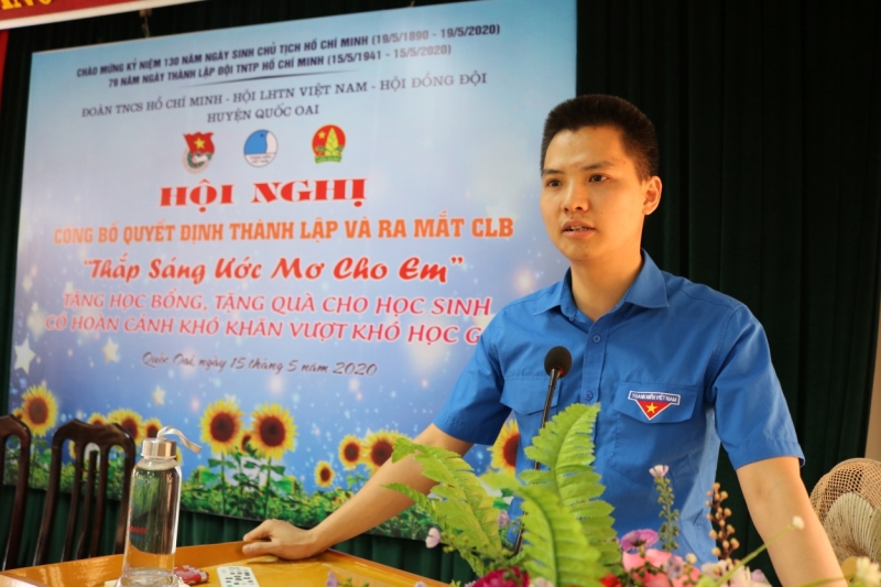 Anh Nguyễn Văn Đồng, Bí thư Huyện đoàn, Chủ tịch Hội LHTN Việt Nam huyện Quốc Oai phát biểu tại lễ ra mắt Câu lạc bộ
