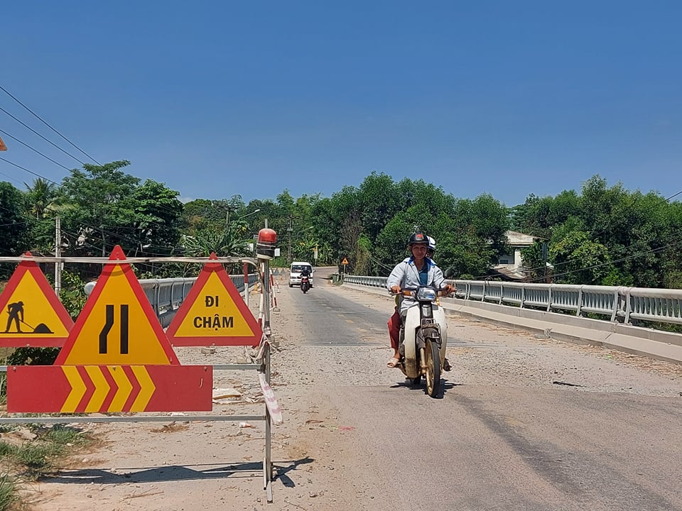 Quảng Nam: Nguy cơ mất an toàn giao thông tại các cầu đang nâng cấp