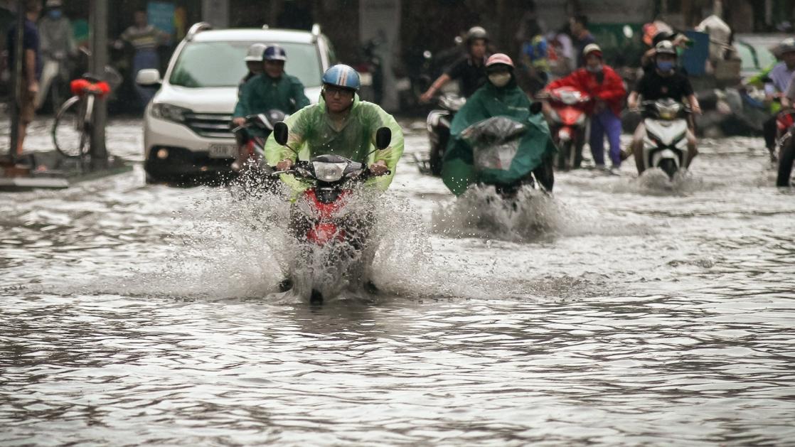 Hà Nội: Huy động các giải pháp tối ưu đối phó với “điểm đen” úng ngập