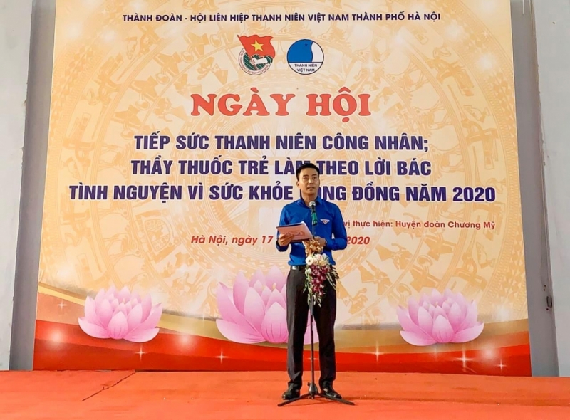 Đồng chí Nguyễn Đức Tiến, Phó Bí thư Thành đoàn, Chủ tịch Hội LHTN Việt Nam thành phố Hà Nội, phát biểu tại chương trình