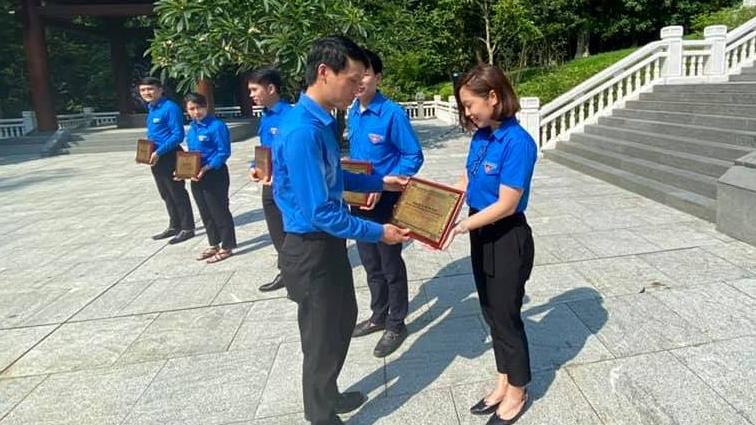 Tuyên dương đảng viên trẻ làm theo lời Bác quận Hoàng Mai