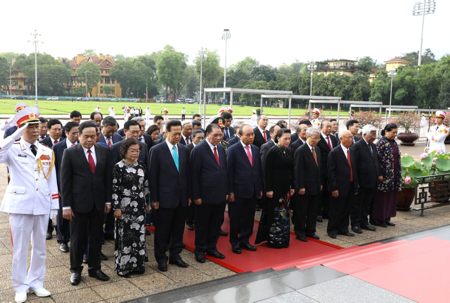 Lãnh đạo Đảng, Nhà nước và thành phố Hà Nội vào Lăng viếng Chủ tịch Hồ Chí Minh