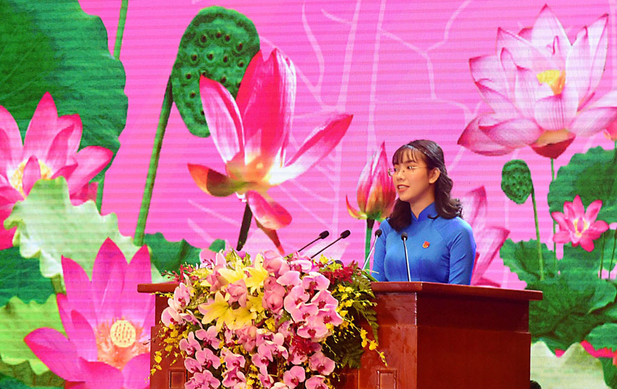 Sinh viên Huỳnh Mạnh Phương đại diện cho thế hệ trẻ nêu quyết tâm học tập và làm theo tư tưởng Hồ Chí Minh