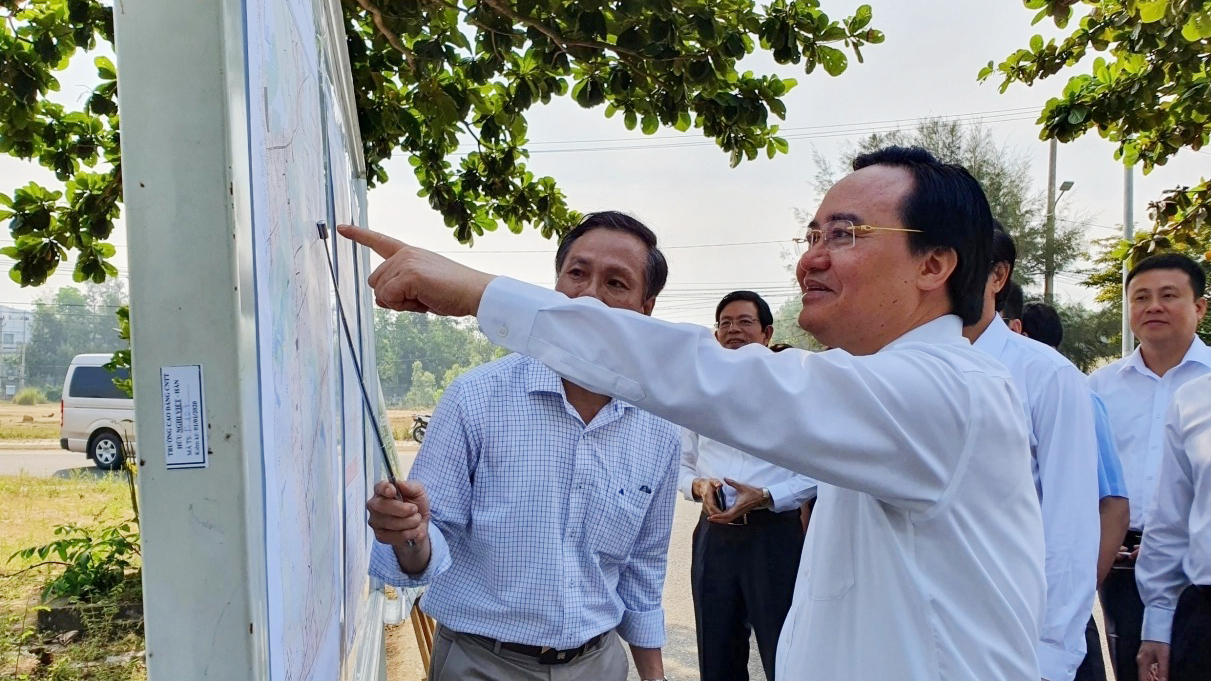 Bộ trưởng Bộ Giáo dục và Đào tạo kiểm tra dự án Làng Đại học Đà Nẵng