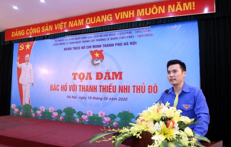 Đồng chí Lý Duy Xuân, Phó Bí thư Thành đoàn, Chủ tịch Hội đồng Đội thành phố Hà Nội phát biểu đề dẫn tại tọa đàm