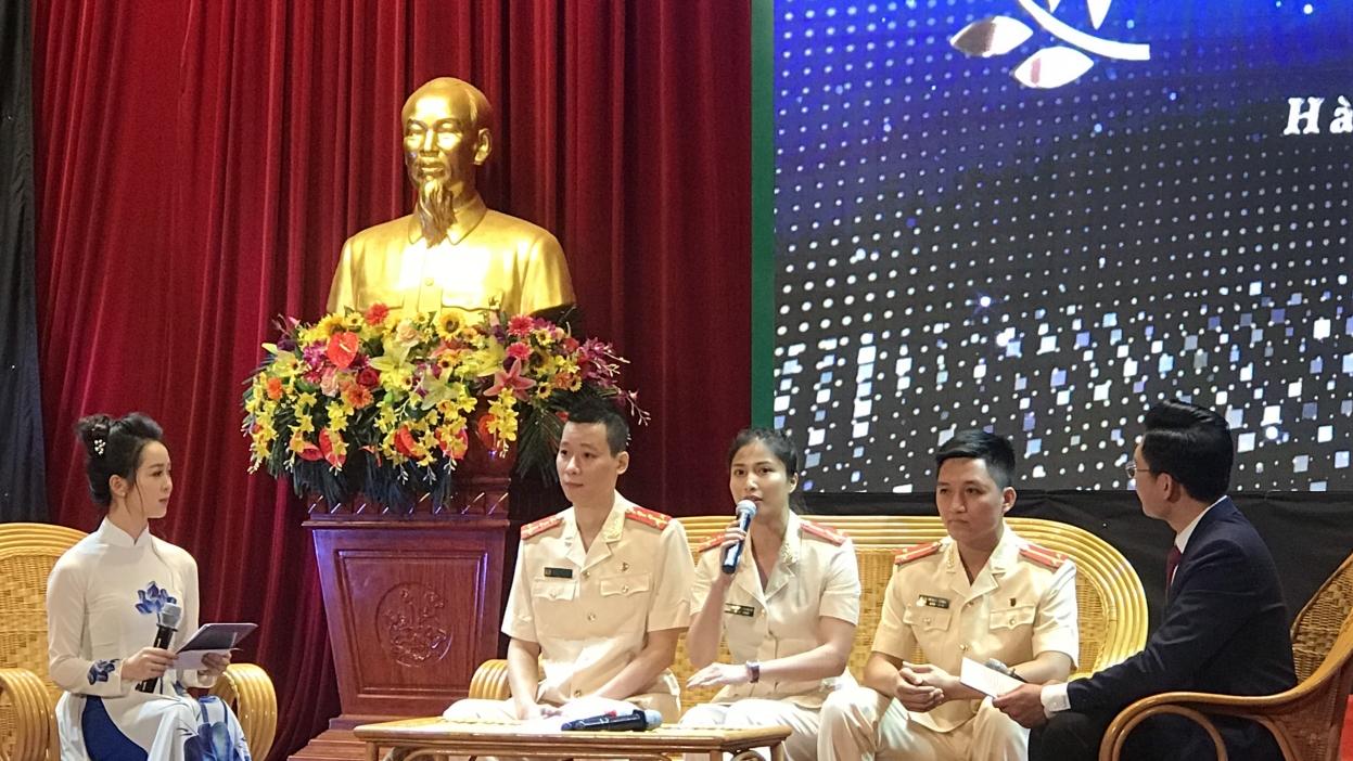 Nữ trinh sát tiêu biểu làm theo lời Bác