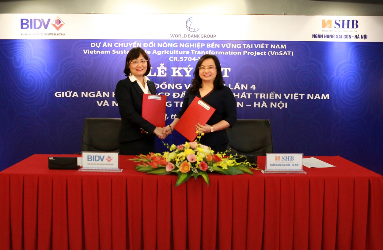 Phó Tổng giám đốc SHB Ngô Thu Hà và Giám đốc chi nhánh Sở GD3 – BIDV Trần Anh Thư ký thỏa thuận hợp tác