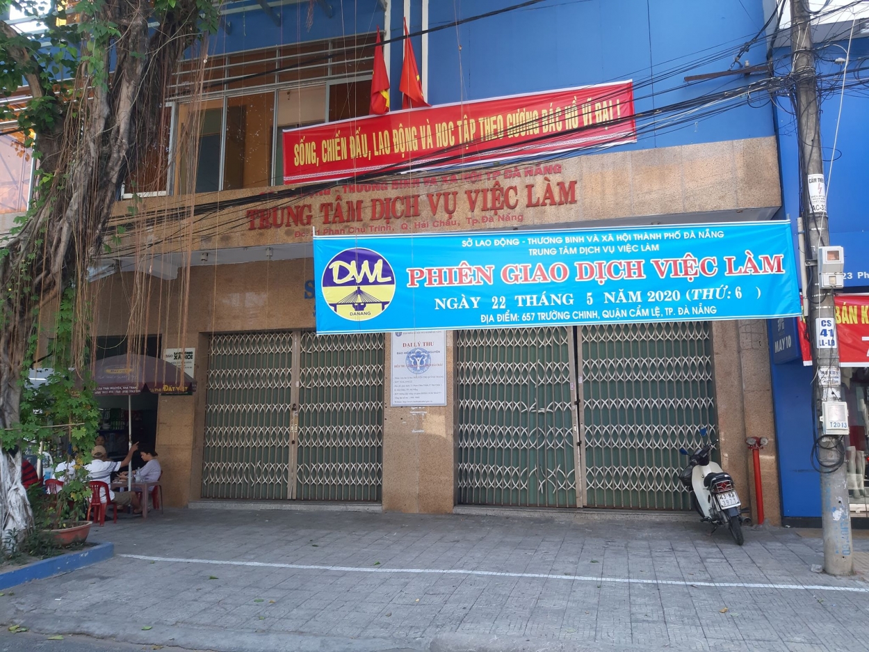 Trung tâm giới thiệu việc làm mở các phiên giao dịch nhằm kết nối nhanh với doanh nghiệp đưa lao động trở lại làm việc (Ảnh: Phan Nguyên)