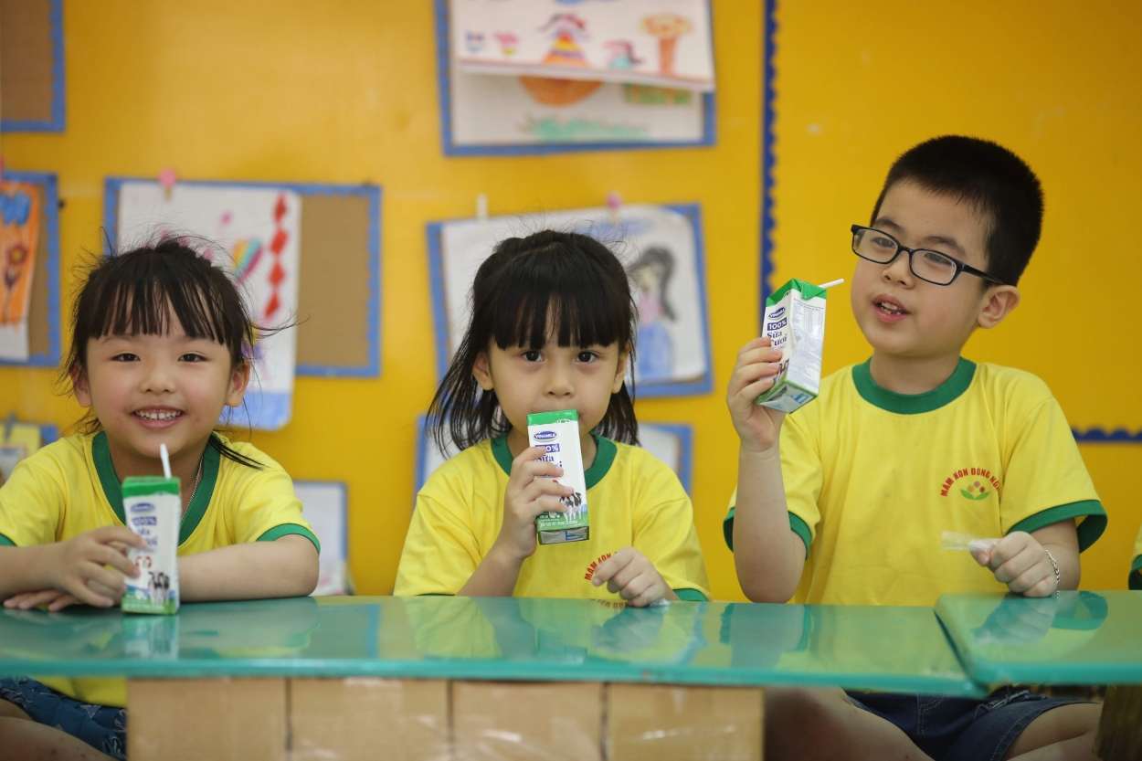 Các trẻ mầm non trên địa bàn TP Hà Nội đã được uống sữa theo chương trình SHĐ như trước chỉ một tuần sau khi quay lại trường