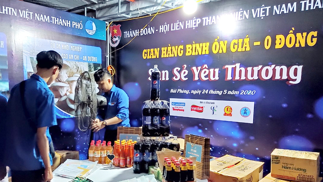 Thành đoàn Hải Phòng tặng 1.200 suất quà cho công nhân có hoàn cảnh khó khăn