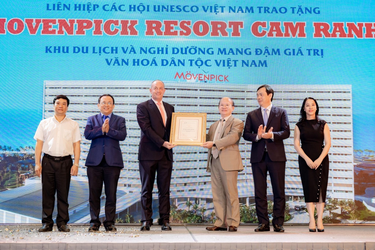 Tổng cục Du lịch công nhận Movenpick Resort Cam Ranh và Radisson Blu Resort Cam Ranh đạt tiêu chuẩn 5 sao