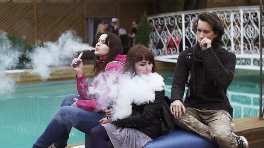 WHO khẳng định, các sản phẩm thuốc lá đều độc hại dưới mọi hình thức (Ảnh: Shutterstock)