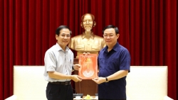 Trao quyết định nghỉ hưu cho Trưởng ban Nội chính Thành ủy Nguyễn Quang Huy