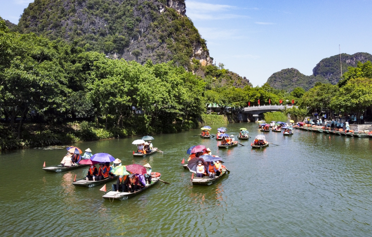 Doanh nghiệp “chơi lớn” tặng tour du lịch cho khách hàng