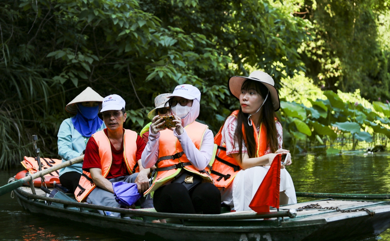 Doanh nghiệp “chơi lớn” tặng tour du lịch cho khách hàng