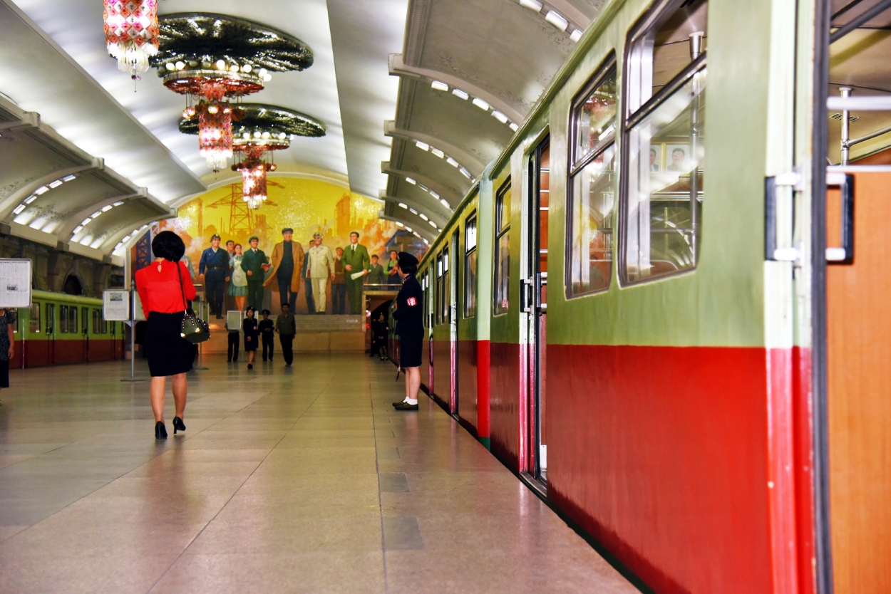 Quang cảnh bên trong ga Puhung.