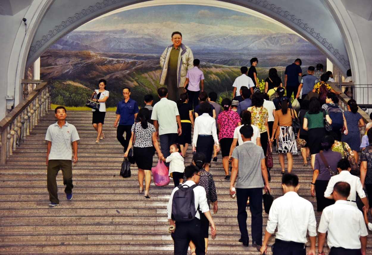 Ga Yonggwang là một trong những ga quan trọng bậc nhất trong mạng lưới ga tàu điện ngầm ở Bình Nhưỡng.