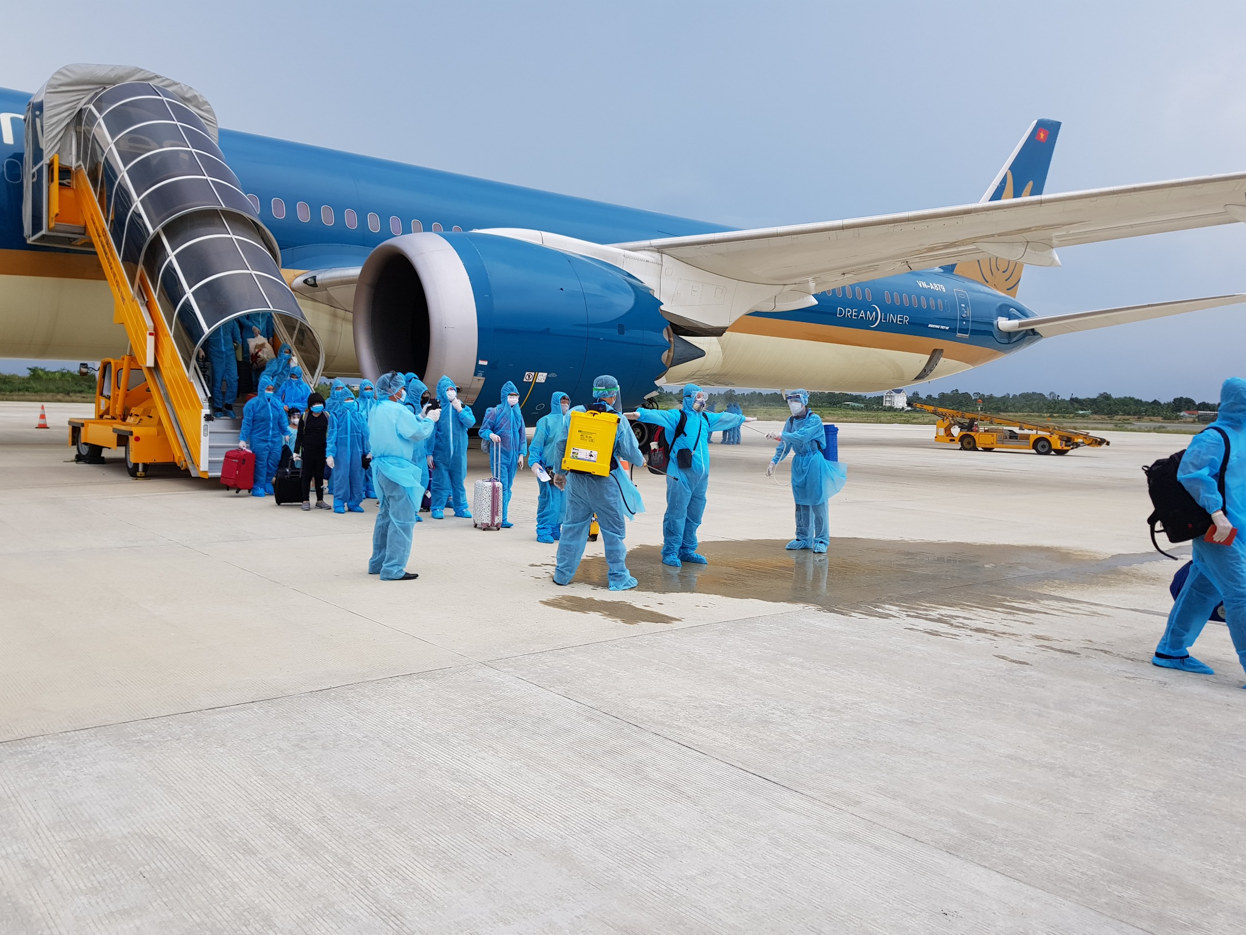 Vietnam Airlines vận chuyển an toàn hơn 340 công dân Việt Nam về từ Singapore