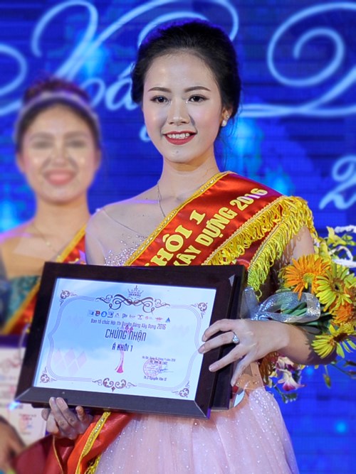 Lộ diện nữ sinh đẹp nhất Đại học Xây dựng