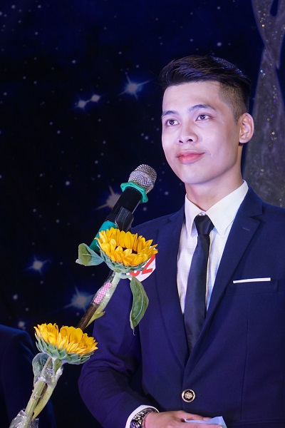 Nguyễn Ngọc Hà và Phạm Công Sơn Hải đăng quang cuộc thi “Miss & Mr HUS 2016”