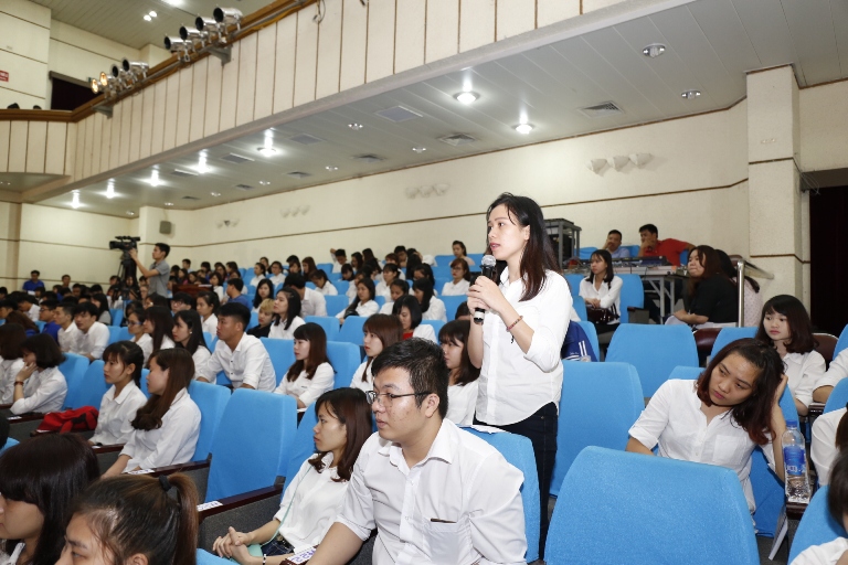 Thế hệ trẻ không “quay lưng” với thời cuộc