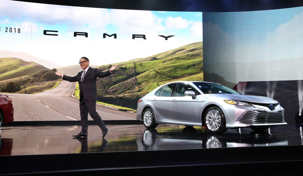 Camry 2018 là mẫu xe đầu tiên được trang bị hệ thống thông tin giải trí mới của Toyota