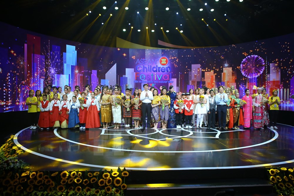 Rực rỡ sắc màu tại Liên hoan thiếu nhi ASEAN+ 2017